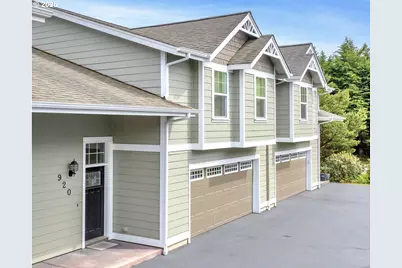 920 Hemlock St, Florence, OR 97439 - Photo 1