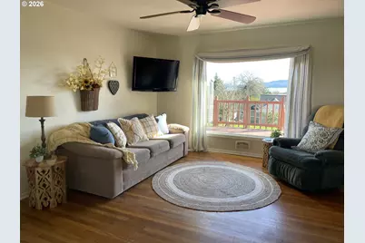 805 Birch Ave, Garibaldi, OR 97118 - Photo 7