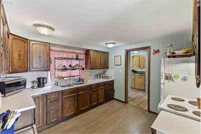 1955 Maple St, North Bend, OR 97459 - Photo 13