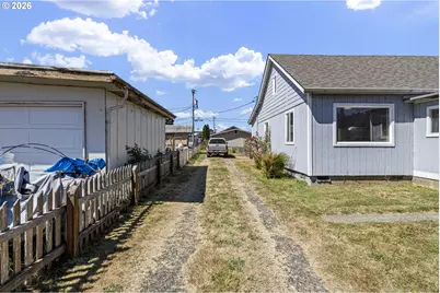 1057 Greenwood Ave, Reedsport, OR 97467 - Photo 5