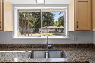 601 SE 135th Ave, Portland, OR 97233 - Photo 7