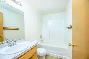 824 NE Ashby Ct, McMinnville, OR 97128 - Photo 23