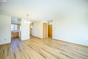 824 NE Ashby Ct, McMinnville, OR 97128 - Photo 13