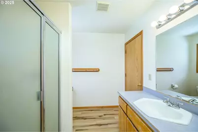 824 NE Ashby Ct, McMinnville, OR 97128 - Photo 17