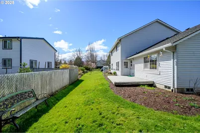 824 NE Ashby Ct, McMinnville, OR 97128 - Photo 29