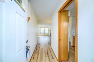 824 NE Ashby Ct, McMinnville, OR 97128 - Photo 3