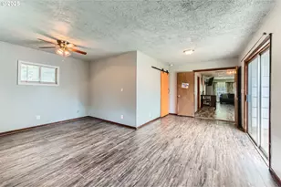 3209 SE 165th Pl, Portland, OR 97236 - Photo 13