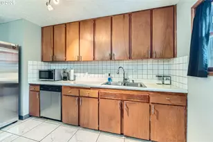 3209 SE 165th Pl, Portland, OR 97236 - Photo 9