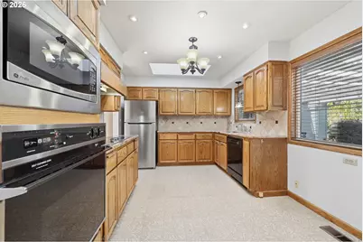 349 Greenfield Ave, Eugene, OR 97404 - Photo 9