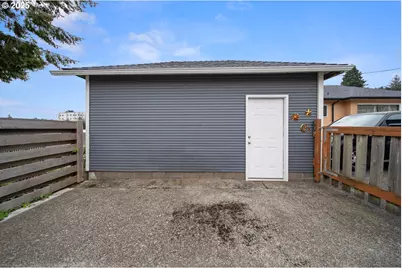 662 S 11th St, Coos Bay, OR 97420 - Photo 11