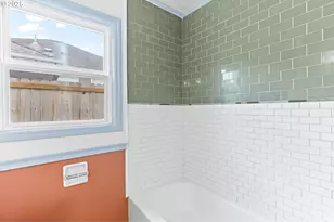 6824 N Commercial Ave, Portland, OR 97202 - Photo 27