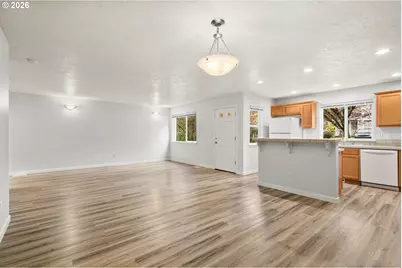 38800 Cascadia Village Dr, Sandy, OR 97055 - Photo 3