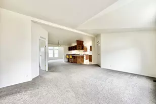 962 Rainbow Dr, Springfield, OR 97477 - Photo 5