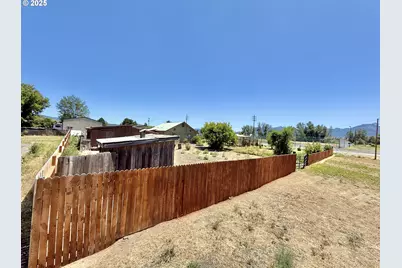 138 W 12th St, Prairie City, OR 97869 - Photo 5