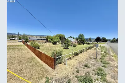 138 W 12th St, Prairie City, OR 97869 - Photo 5