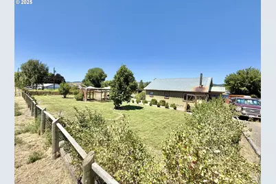 138 W 12th St, Prairie City, OR 97869 - Photo 1