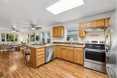 5026 N Cecelia St, Portland, OR 97203 - Photo 9
