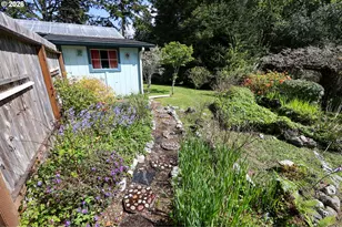 525 Village Pines Way, Coos Bay, OR 97420 - Photo 27