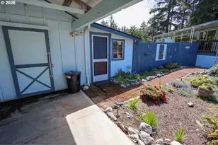 525 Village Pines Way, Coos Bay, OR 97420 - Photo 25