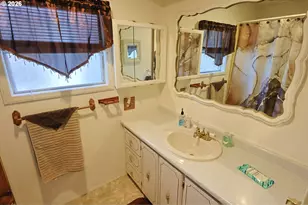 525 Village Pines Way, Coos Bay, OR 97420 - Photo 19