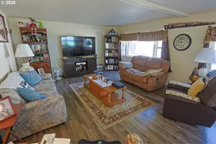 525 Village Pines Way, Coos Bay, OR 97420 - Photo 9