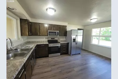 778 V St, Springfield, OR 97477 - Photo 7