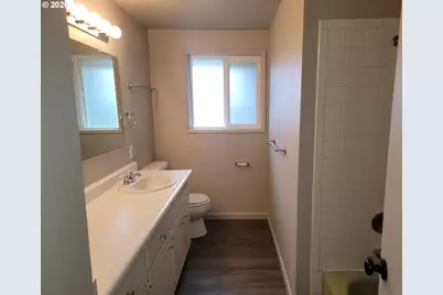 778 V St, Springfield, OR 97477 - Photo 13