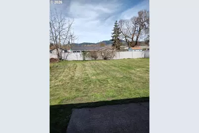 778 V St, Springfield, OR 97477 - Photo 15