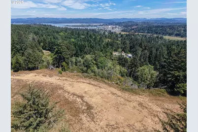 1923 Idaho Ave, Coos Bay, OR 97420 - Photo 3