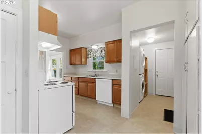 2310 SW Dolph Ct, Portland, OR 97219 - Photo 13