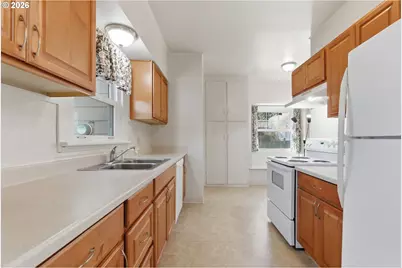 2310 SW Dolph Ct, Portland, OR 97219 - Photo 9