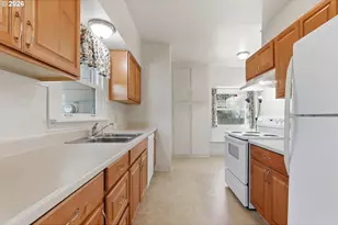 2310 SW Dolph Ct, Portland, OR 97219 - Photo 9