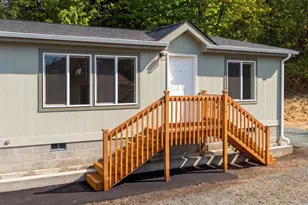 1920 Grade St, Kelso, WA 98626 - Photo 5