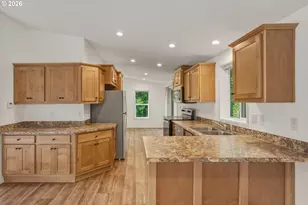 1920 Grade St, Kelso, WA 98626 - Photo 13