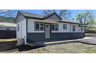 119 Walnut St, Myrtle Creek, OR 97457 - Photo 1