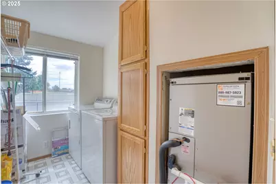 501 E Collins St, Goldendale, WA 98620 - Photo 17