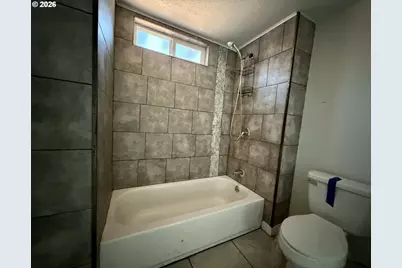 2056 NE Oswego Ave, Roseburg, OR 97470 - Photo 17