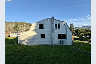 2056 NE Oswego Ave, Roseburg, OR 97470 - Photo 29