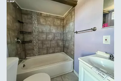 2056 NE Oswego Ave, Roseburg, OR 97470 - Photo 21