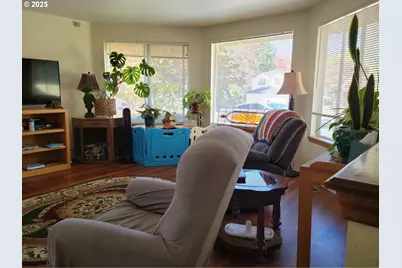 1523 NW Thompson Way, Grants Pass, OR 97526 - Photo 9