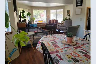 1523 NW Thompson Way, Grants Pass, OR 97526 - Photo 7