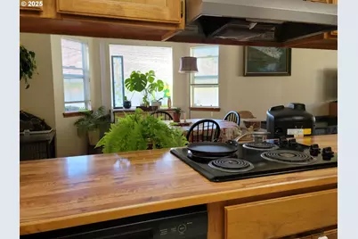 1523 NW Thompson Way, Grants Pass, OR 97526 - Photo 13