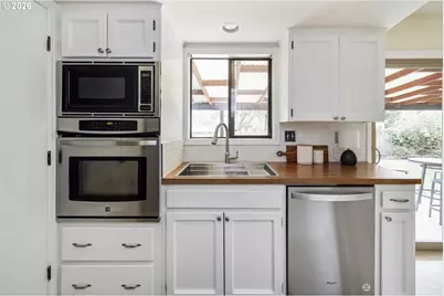 4920 NE 78th Pl, Portland, OR 97218 - Photo 15