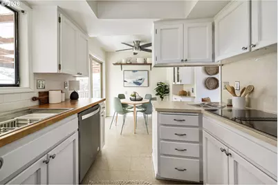 4920 NE 78th Pl, Portland, OR 97218 - Photo 11