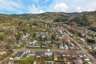 3058 NE Follett St, Roseburg, OR 97470 - Photo 33