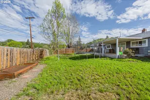 3058 NE Follett St, Roseburg, OR 97470 - Photo 27