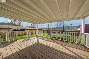 3058 NE Follett St, Roseburg, OR 97470 - Photo 21