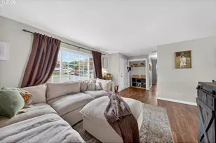 3058 NE Follett St, Roseburg, OR 97470 - Photo 7