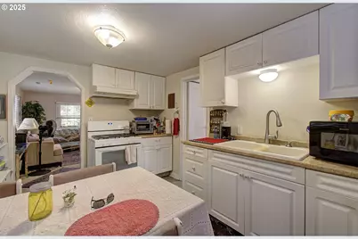 2618 E 27th St, Vancouver, WA 98661 - Photo 3