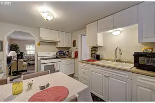 2618 E 27th St, Vancouver, WA 98661 - Photo 3